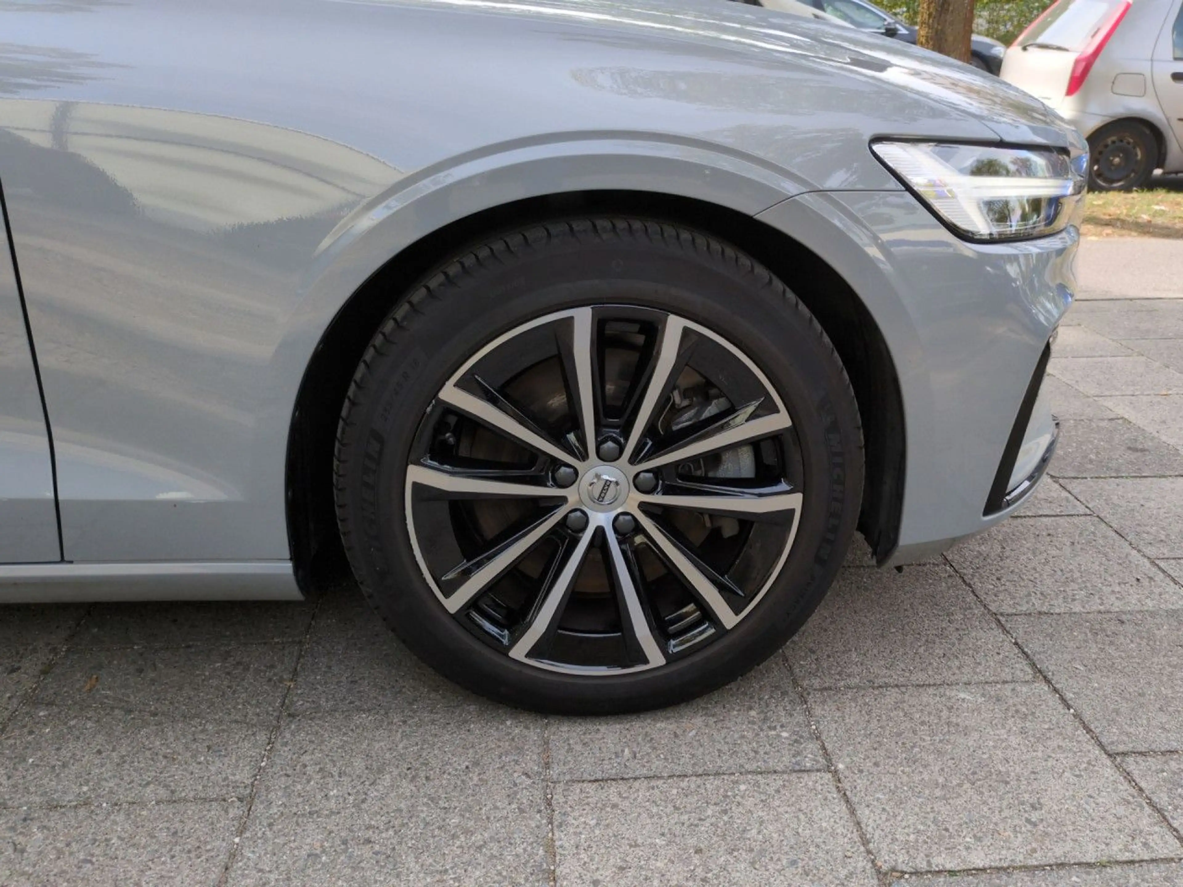 Volvo V60 Plus Dark Recharge Plug-In Hybrid AWD Navi LED — photo 20