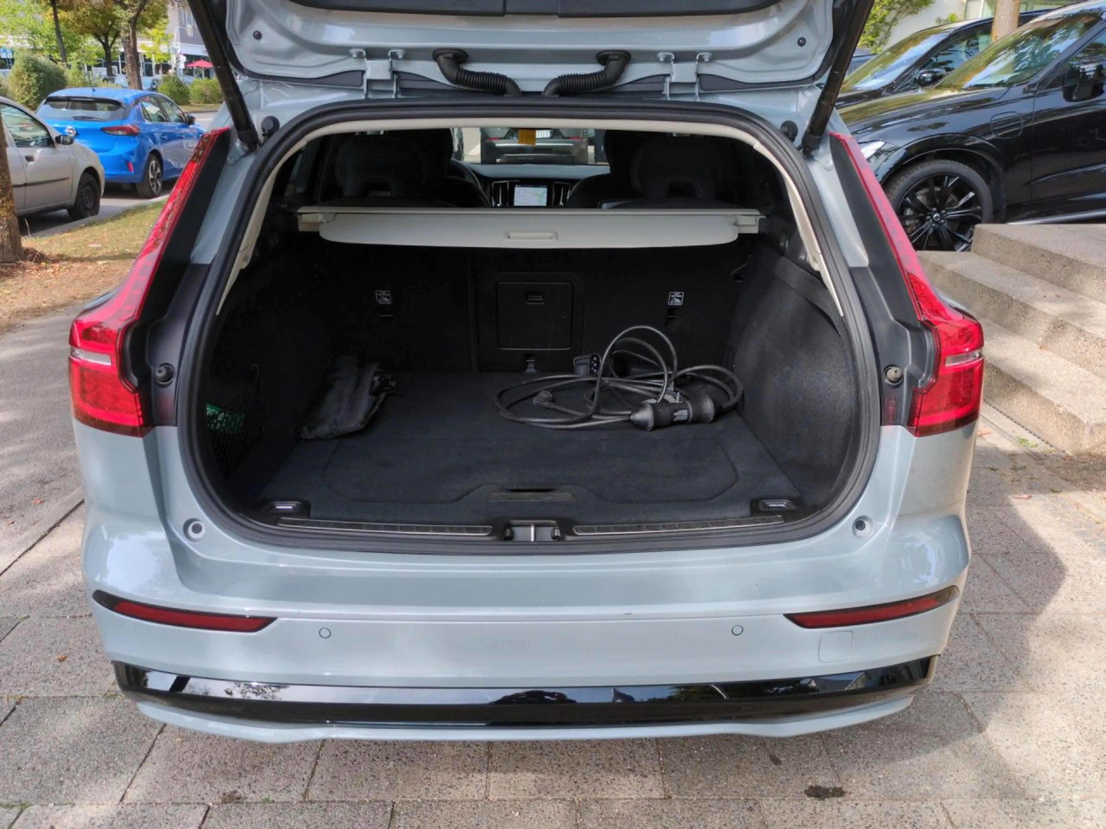 Volvo V60 Plus Dark Recharge Plug-In Hybrid AWD Navi LED — photo 21