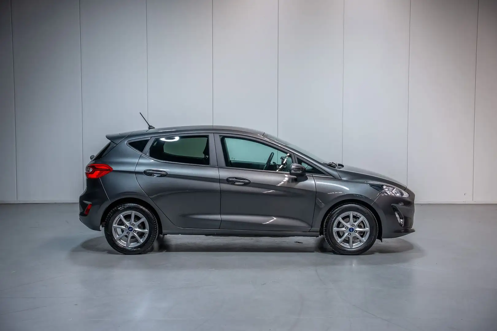 Ford Fiesta MAN / SENSOREN / AIRCO Grijs - 2