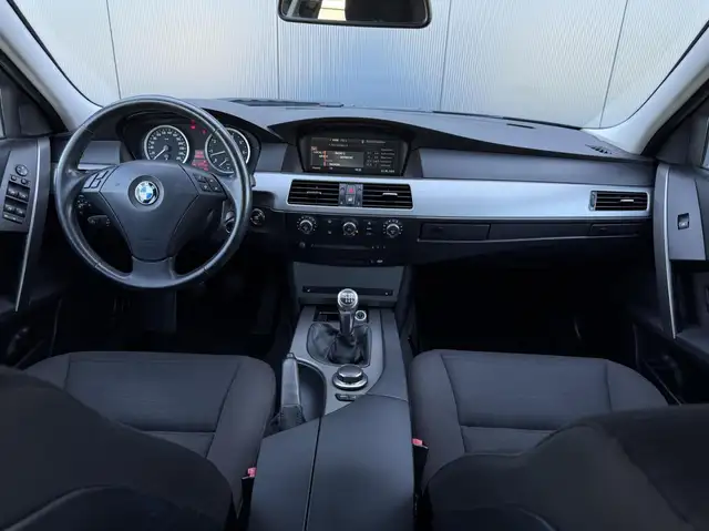 BMW 5 Series view 15