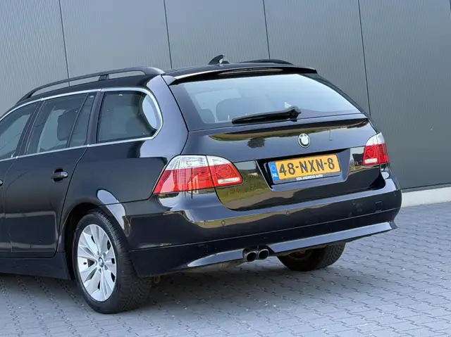 BMW 5 Series view 13