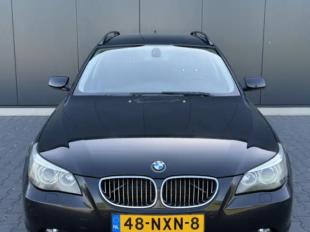 BMW 5 Series view 14