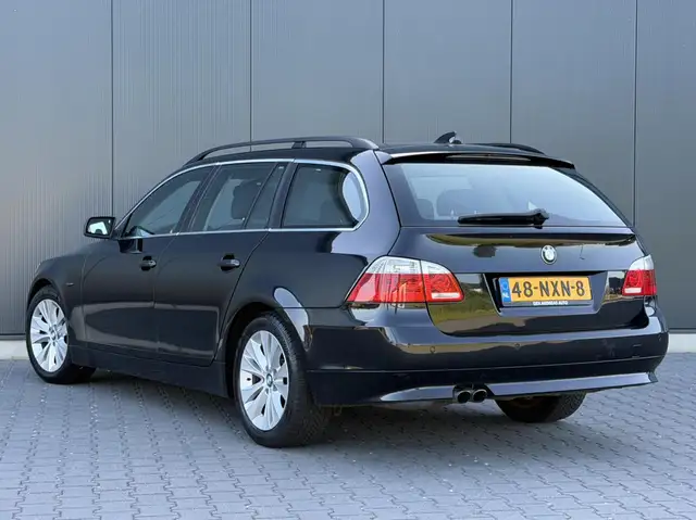 BMW 5 Series view 3