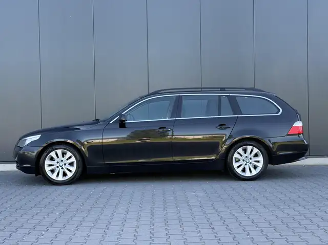 BMW 5 Series view 9
