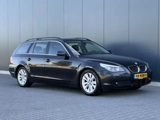 BMW 5 Series view 10