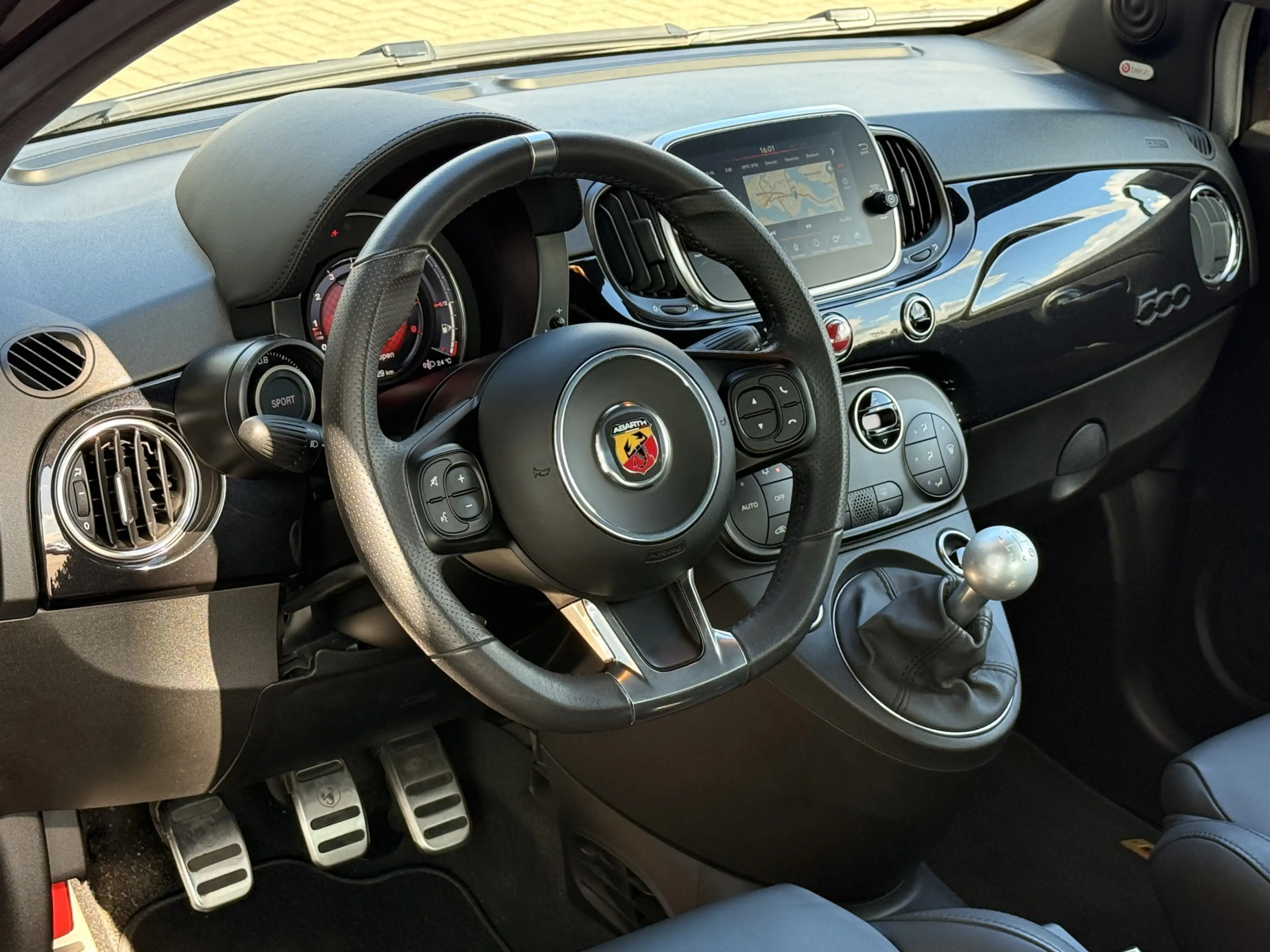 Fiat 500 Abarth 1.4 T-Jet 595 Scorpioneoro 1 of 2000 | 1e eigenaar — photo 2