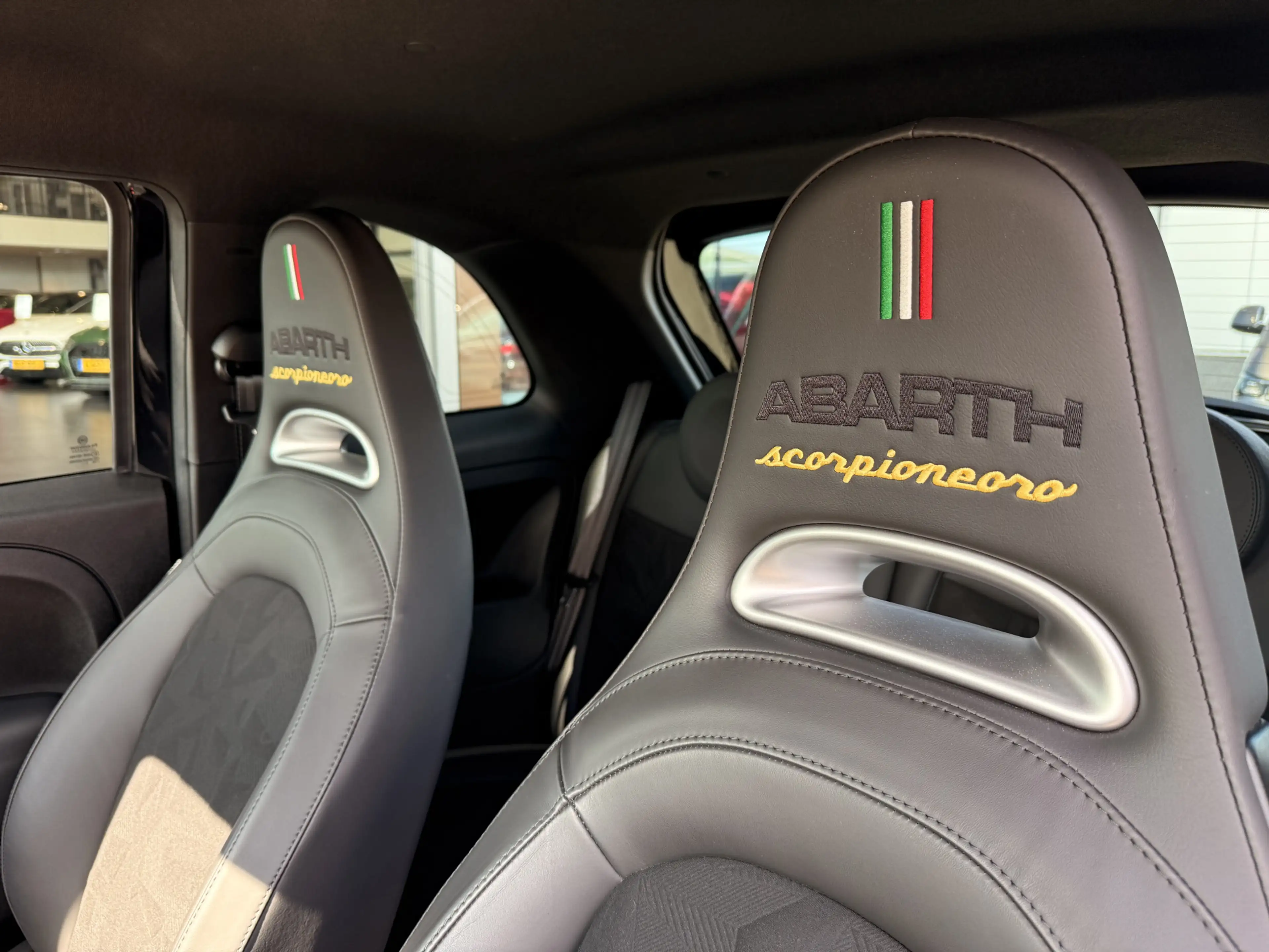 Fiat 500 Abarth 1.4 T-Jet 595 Scorpioneoro 1 of 2000 | 1e eigenaar — photo 5