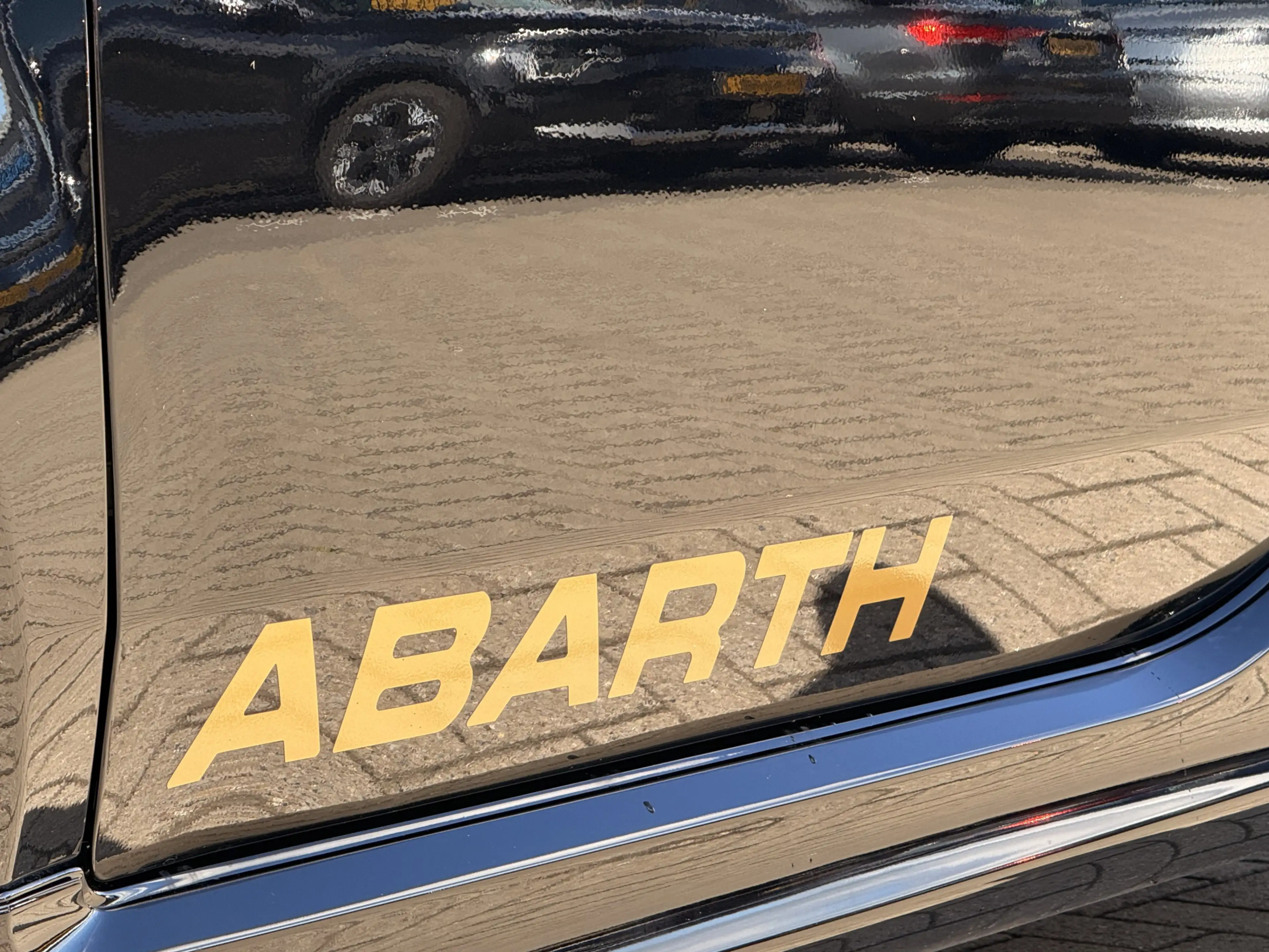 Fiat 500 Abarth 1.4 T-Jet 595 Scorpioneoro 1 of 2000 | 1e eigenaar — photo 8