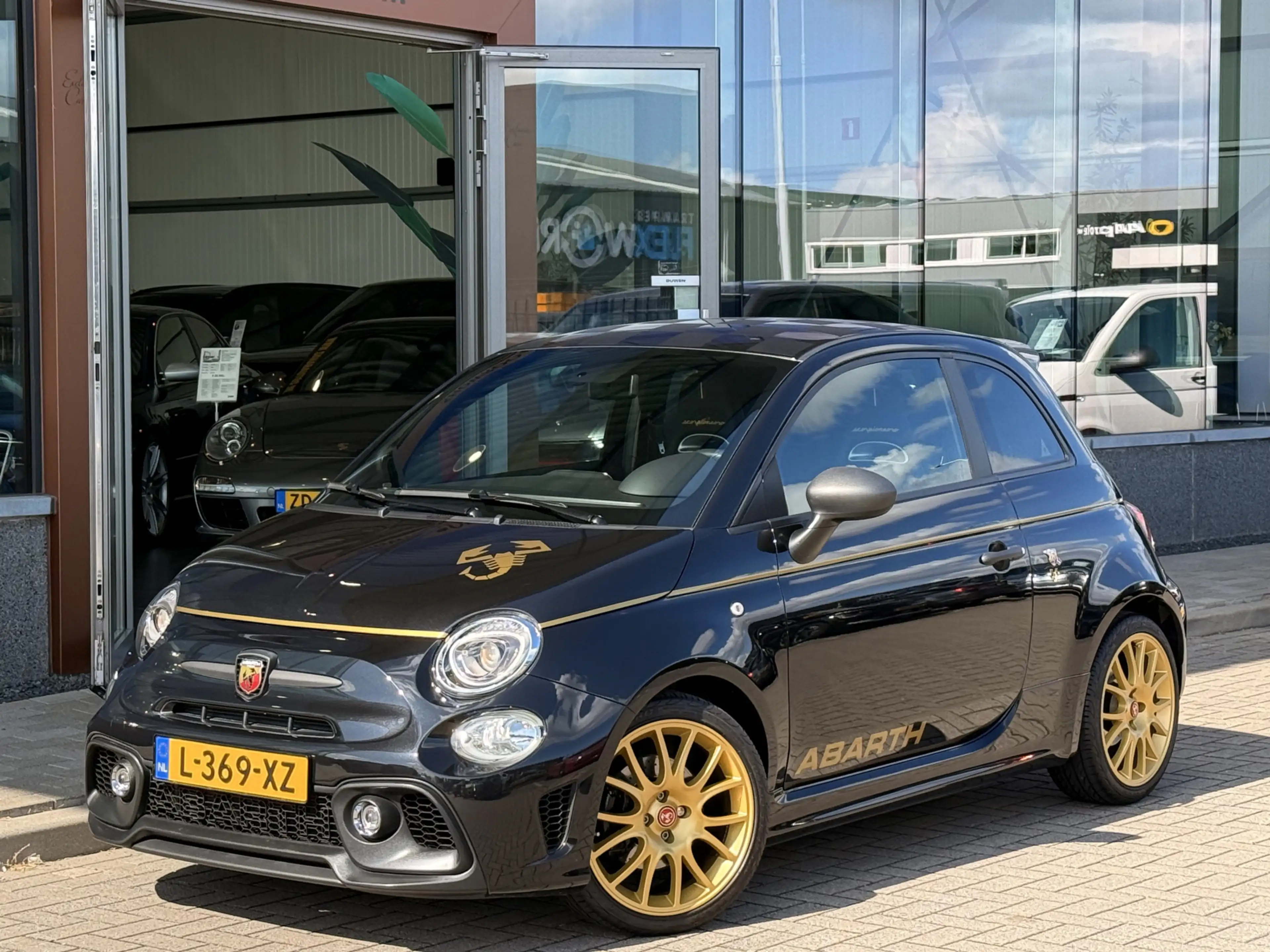 Fiat 500 Abarth 1.4 T-Jet 595 Scorpioneoro 1 of 2000 | 1e eigenaar — photo 3