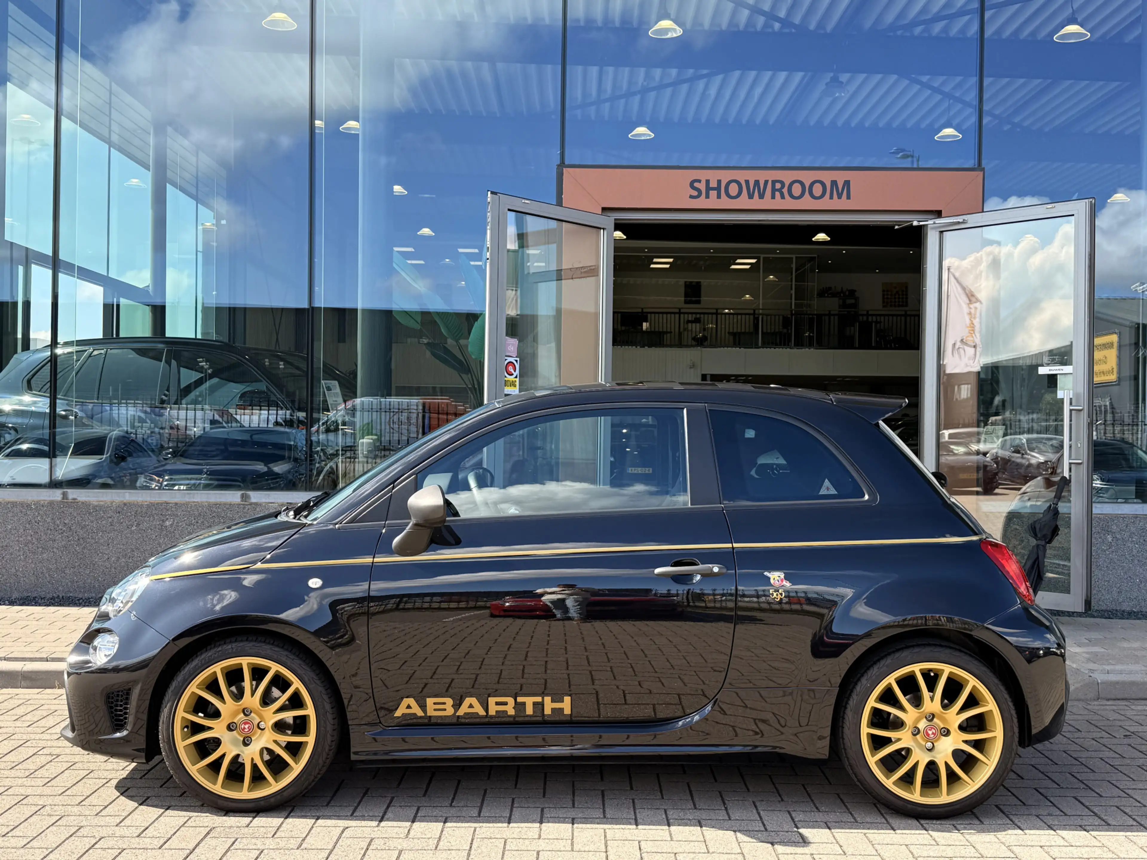 Fiat 500 Abarth 1.4 T-Jet 595 Scorpioneoro 1 of 2000 | 1e eigenaar — photo 11