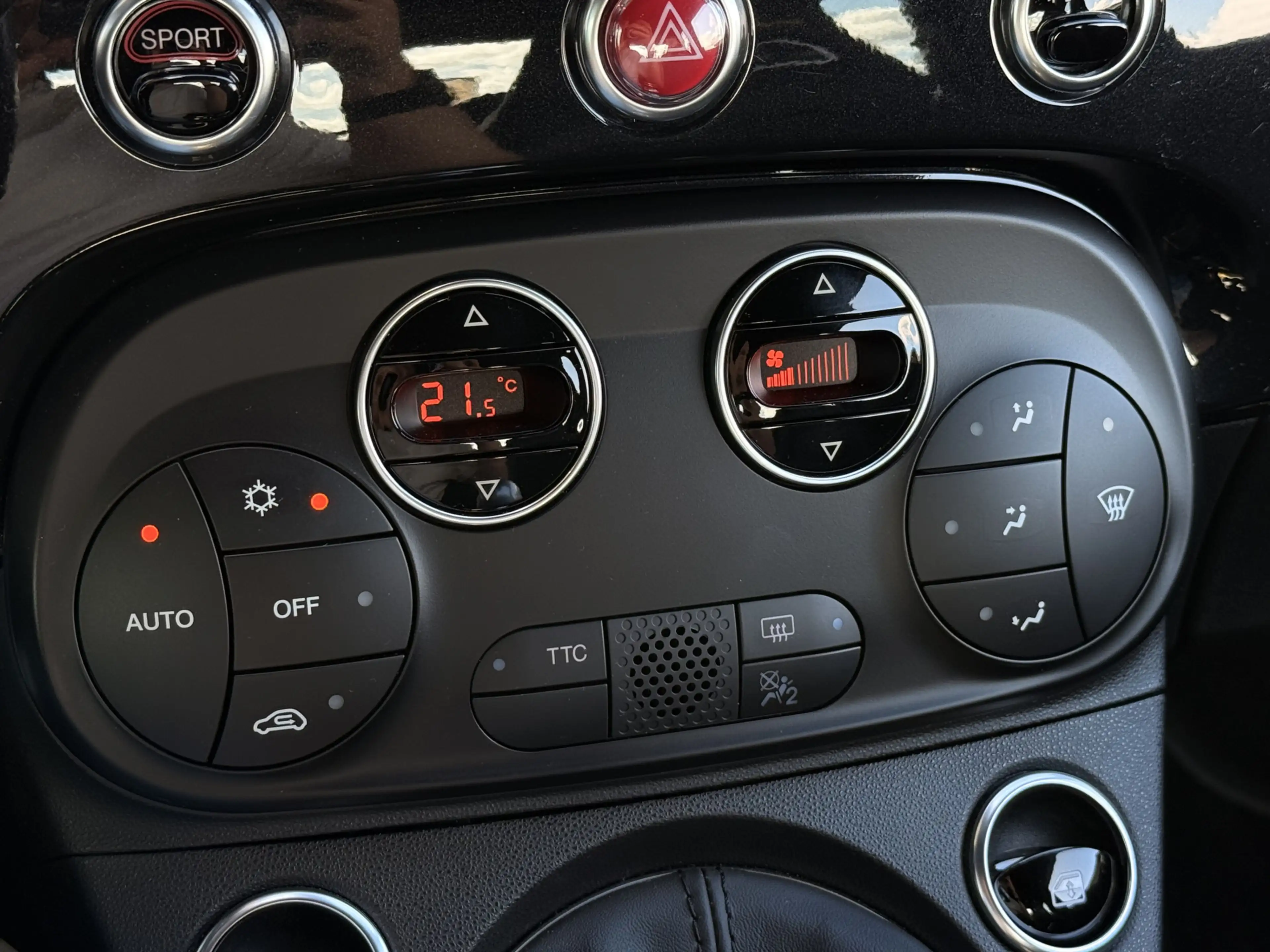 Fiat 500 Abarth 1.4 T-Jet 595 Scorpioneoro 1 of 2000 | 1e eigenaar — photo 38
