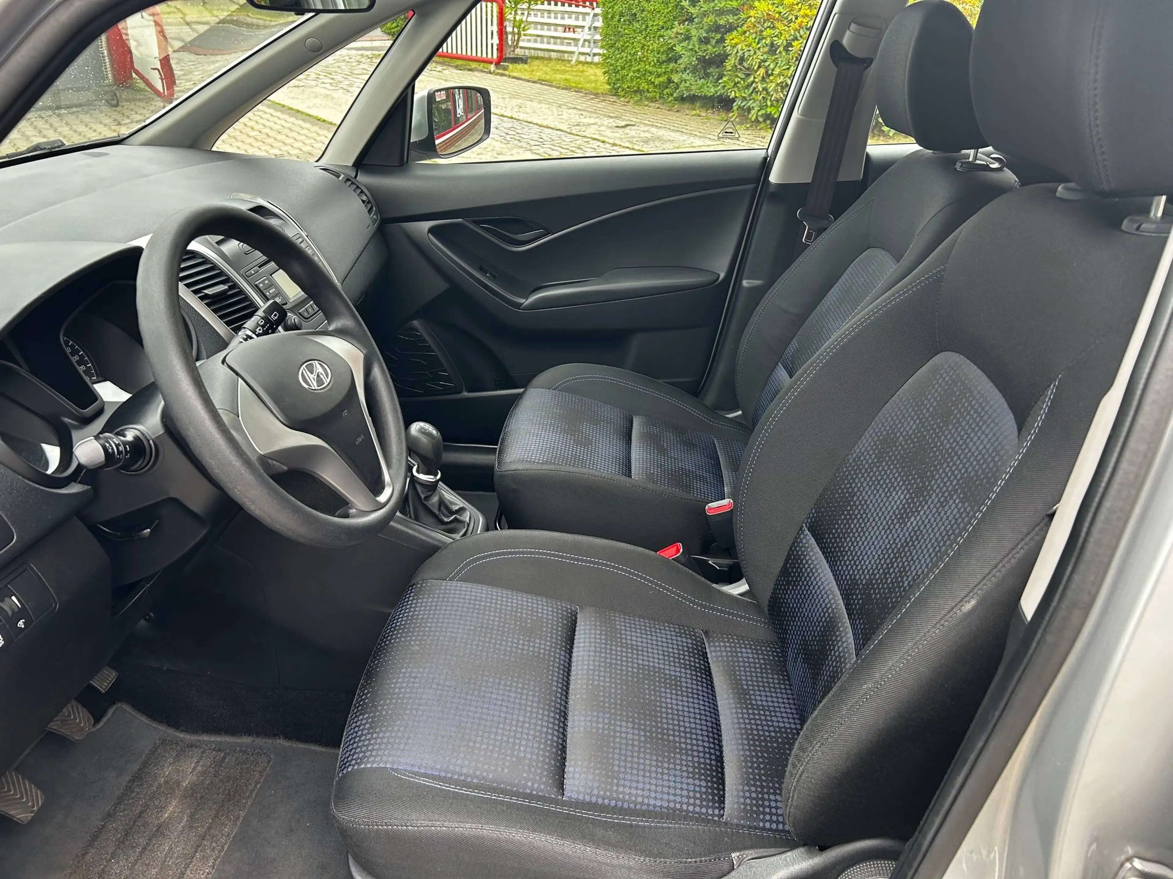Hyundai iX20 ix20 1.4 UEFA EURO 2012 Edition — photo 5