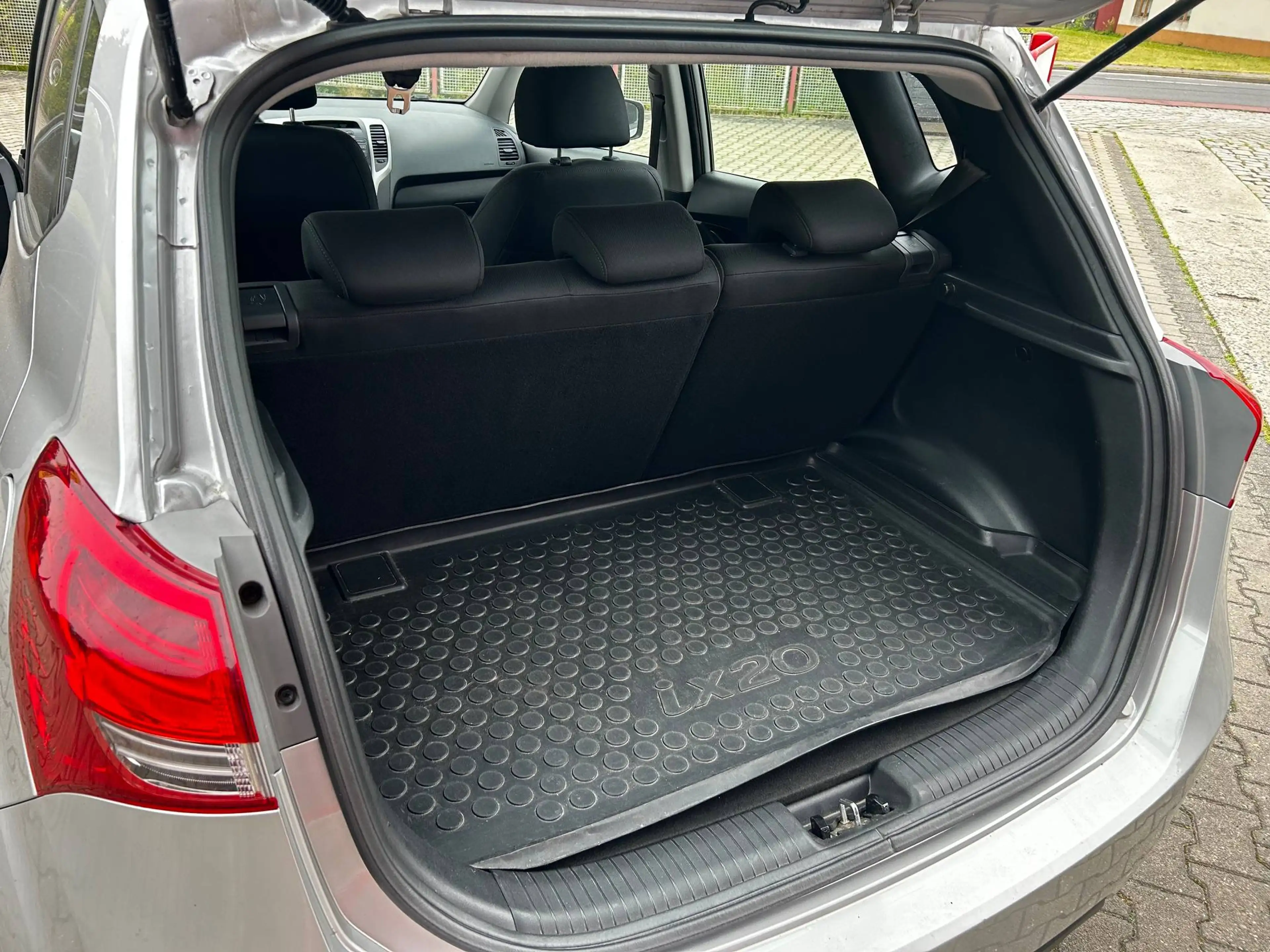 Hyundai iX20 ix20 1.4 UEFA EURO 2012 Edition — photo 8