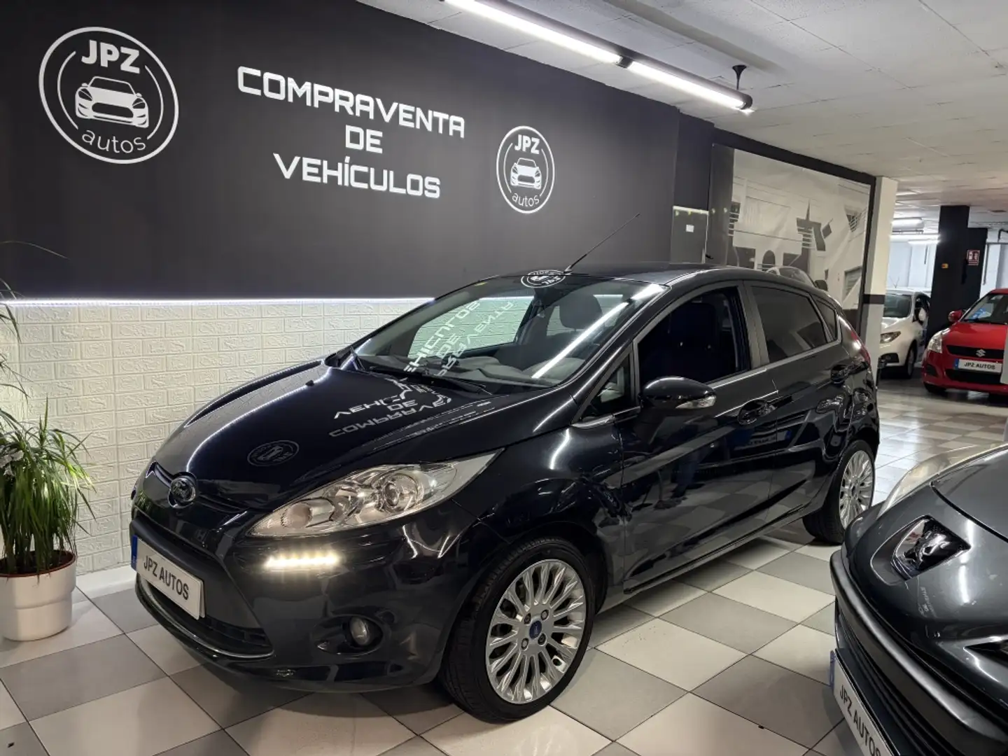 Ford Fiesta 1.6 TDCi Titanium Zwart - 1