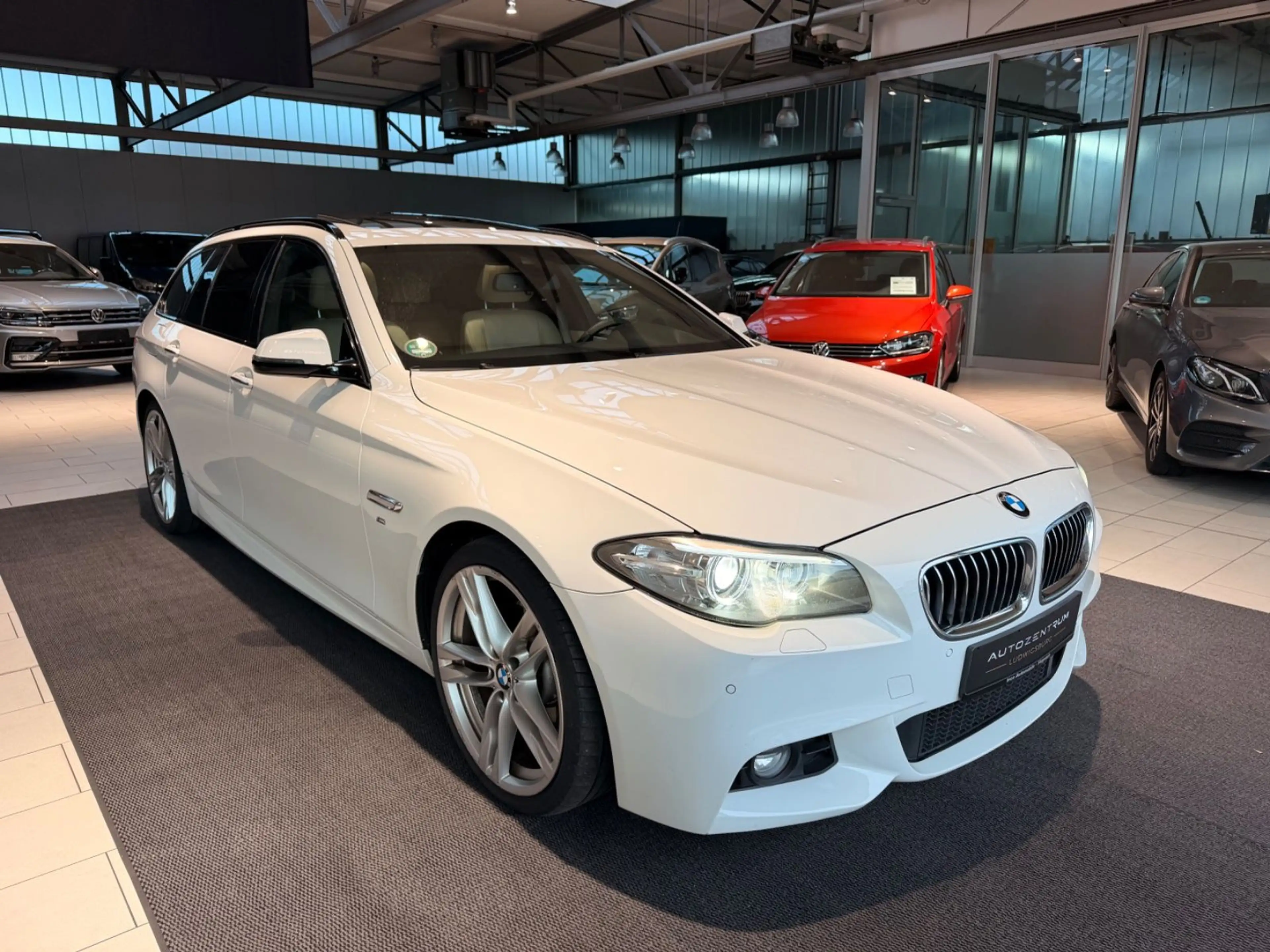 BMW 520 Touring 520 d*M-Paket*Pano* — photo 9