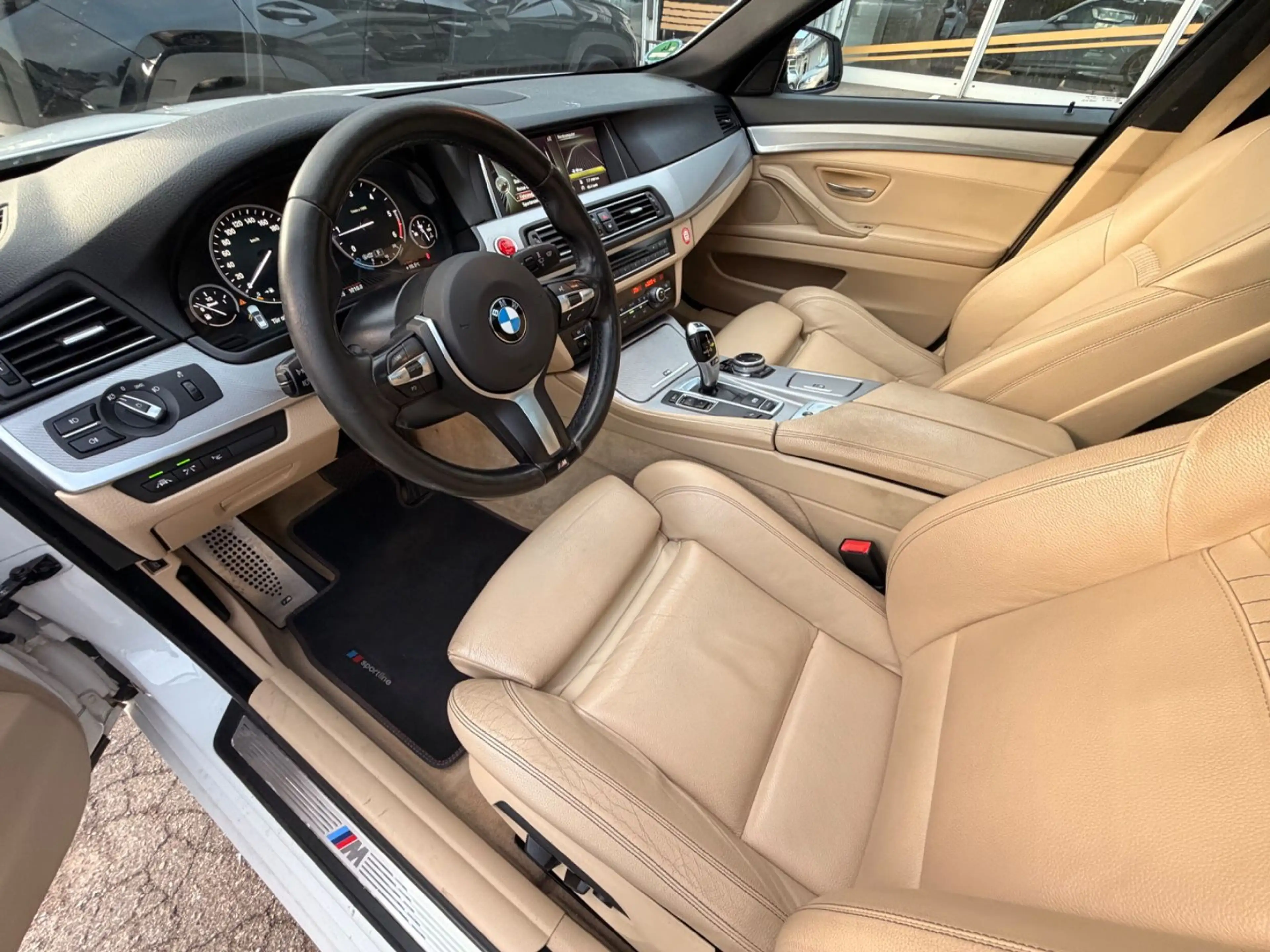 BMW 520 Touring 520 d*M-Paket*Pano* — photo 11