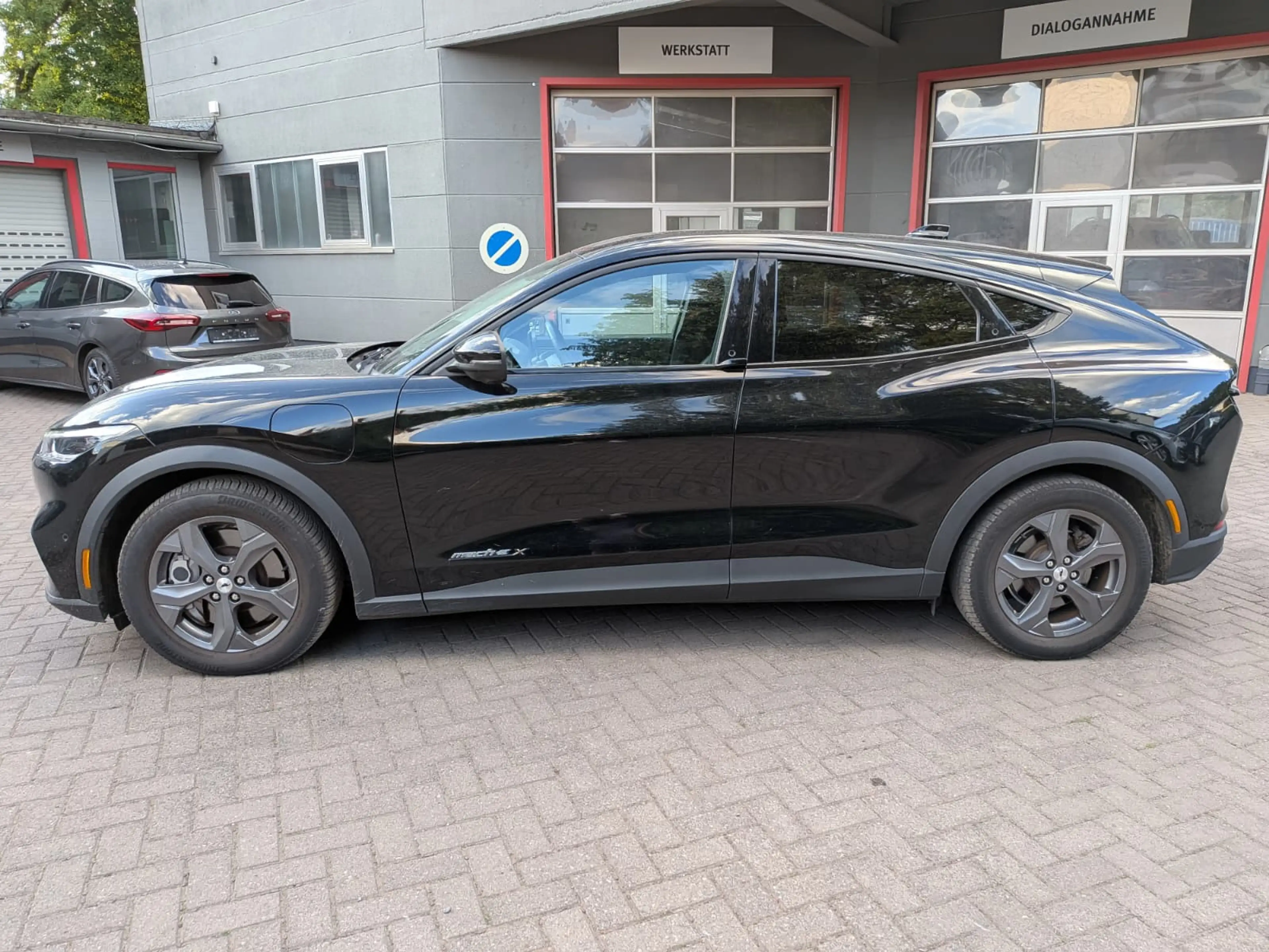 Ford Mustang Mach-E LED+NAVI+SHZ+KAM+B&O+LEDER+AMBI+ — photo 4