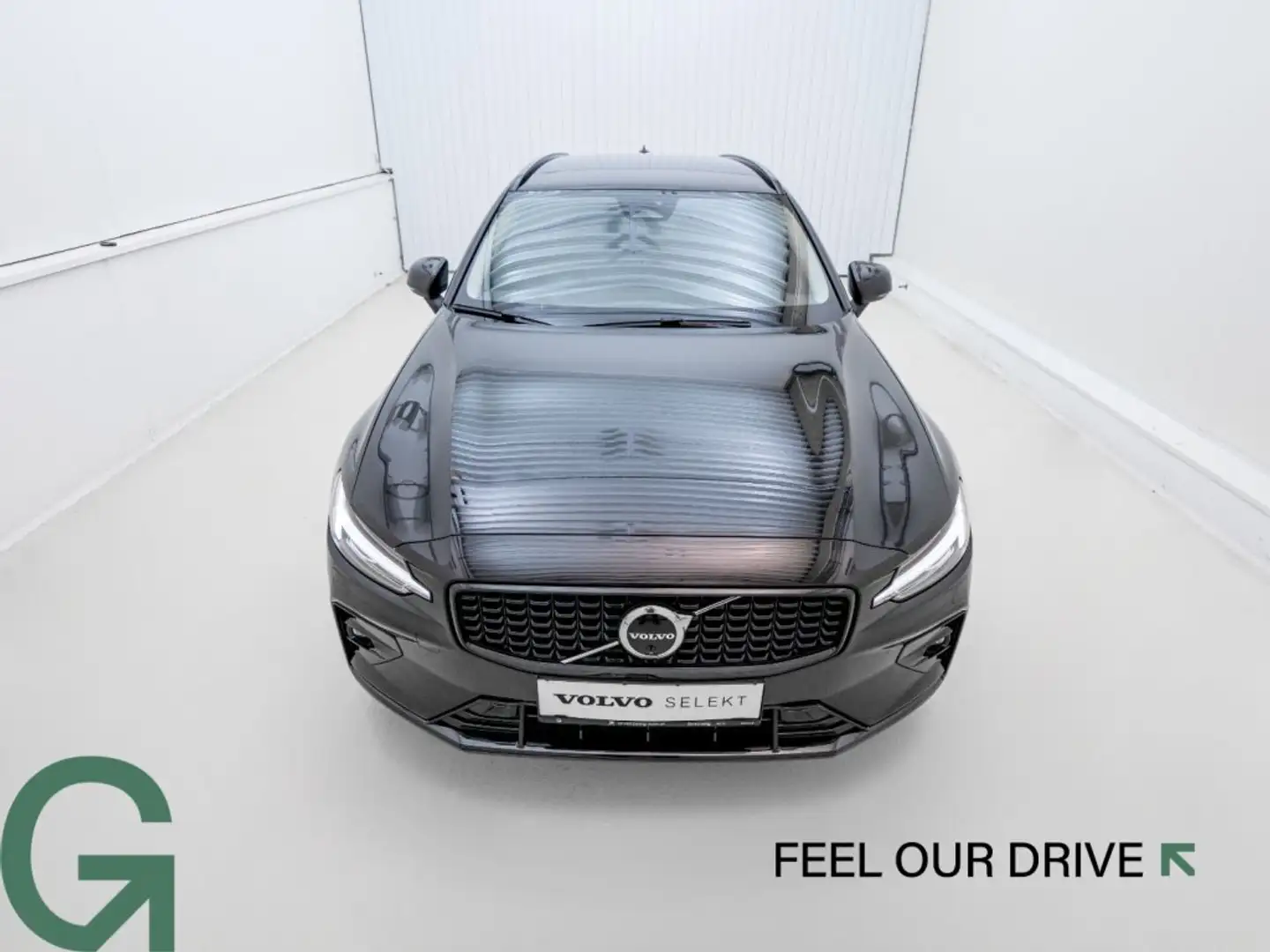 Volvo V60 Plus, B4 Mild Hybrid, Benzin, Dark Schwarz - 2