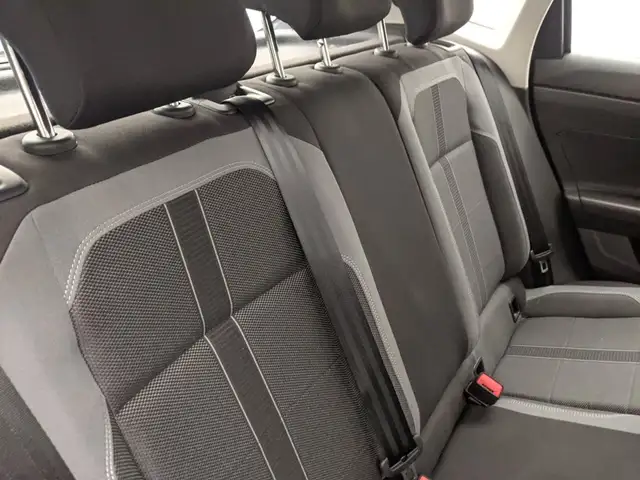 Volkswagen Polo view 8