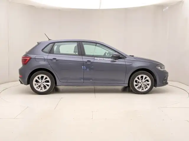 Volkswagen Polo view 3