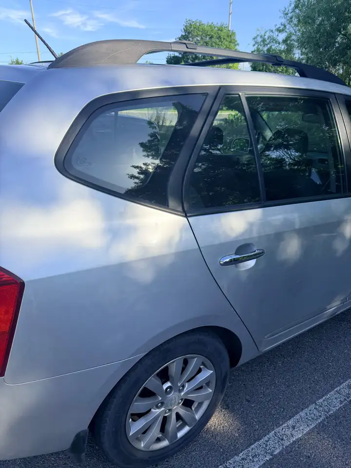 Kia Rondo photo Kia Rondo