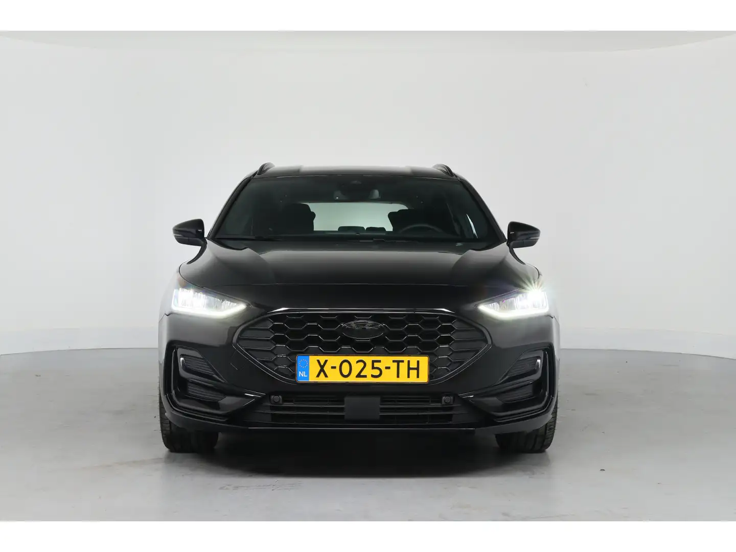 Ford Focus Wagon 1.0 EcoBoost Hybrid ST Line X | Winter Pack Zwart - 2