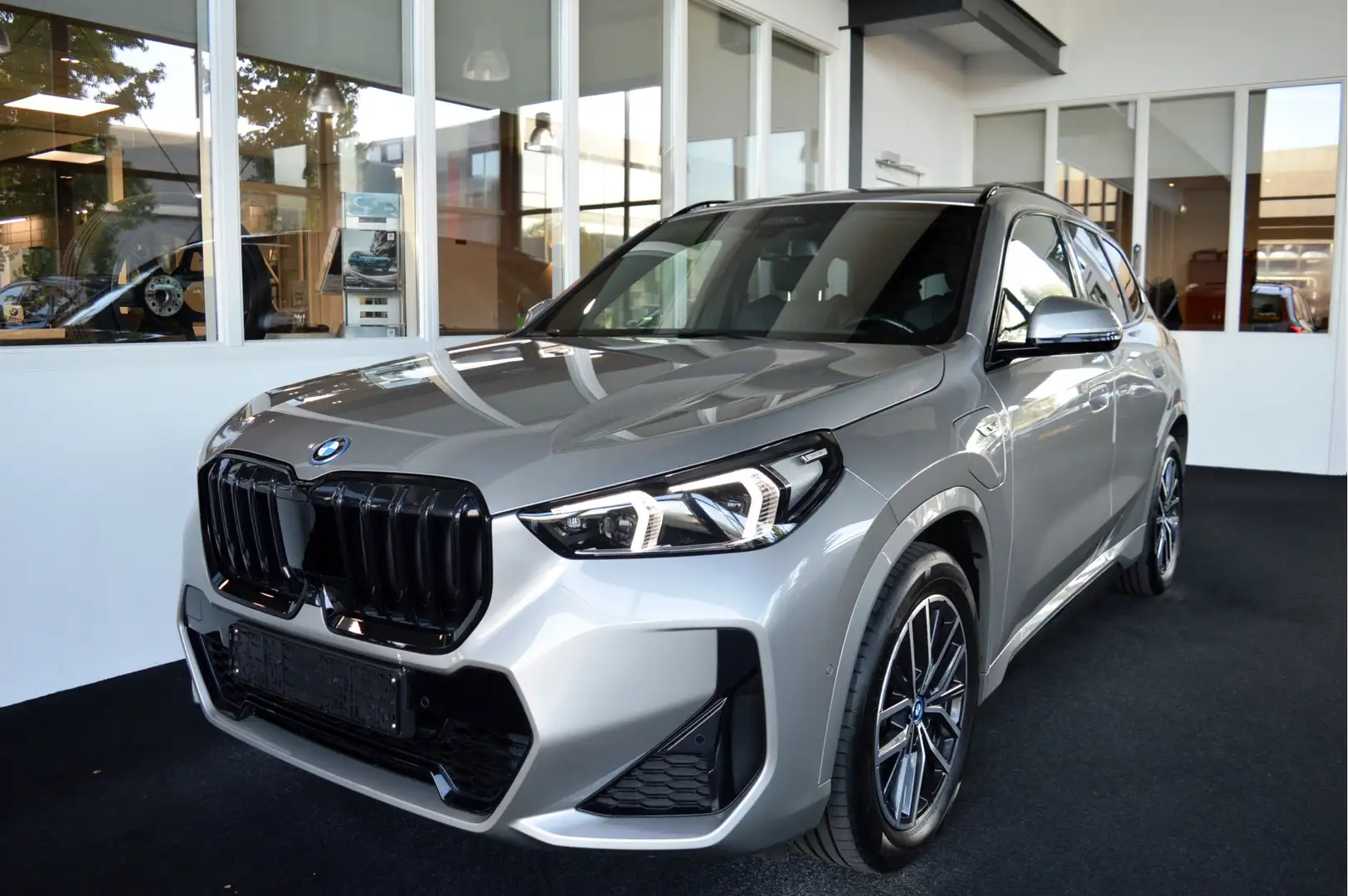 BMW X1 xDrive30e Hybride M-Sportedition | Vol ! Zilver - 2