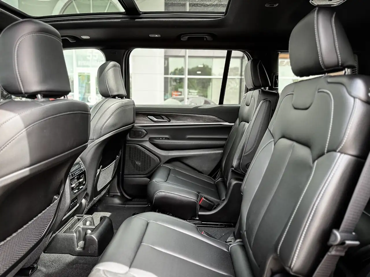 Jeep Grand Cherokee снимка Jeep Grand Cherokee