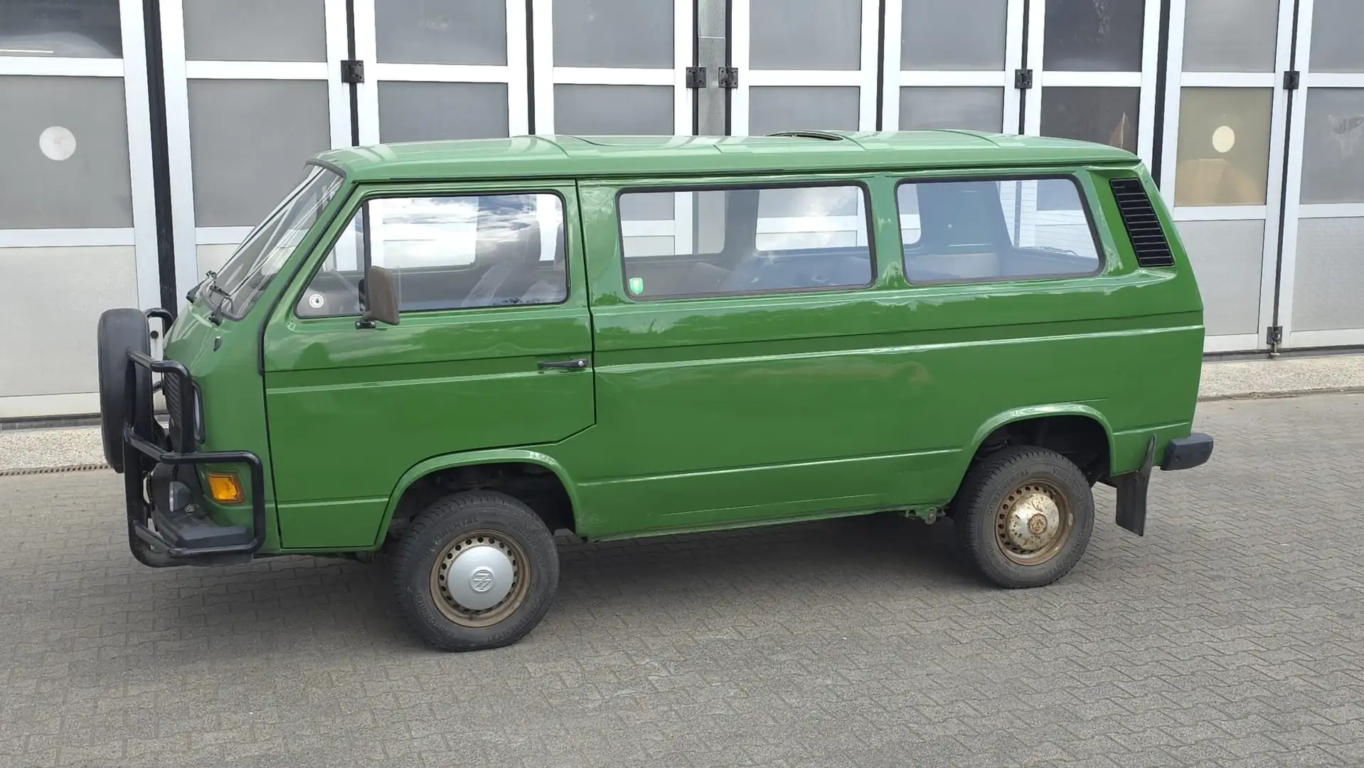 Volkswagen T3 Transporter/ Caravelle *Syncro* TÜV Neu !! TOP Grün - 2