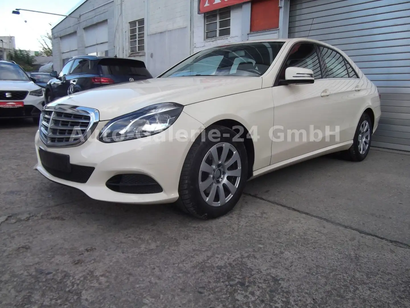 Mercedes-Benz E 200 Lim. BlueTec Automatik, Navi, Leder Beige - 1