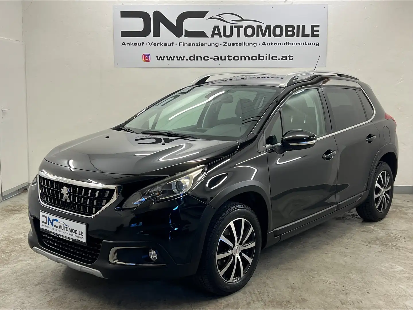 Peugeot 2008 1,5 BlueHDi Allure S&S Schwarz - 1