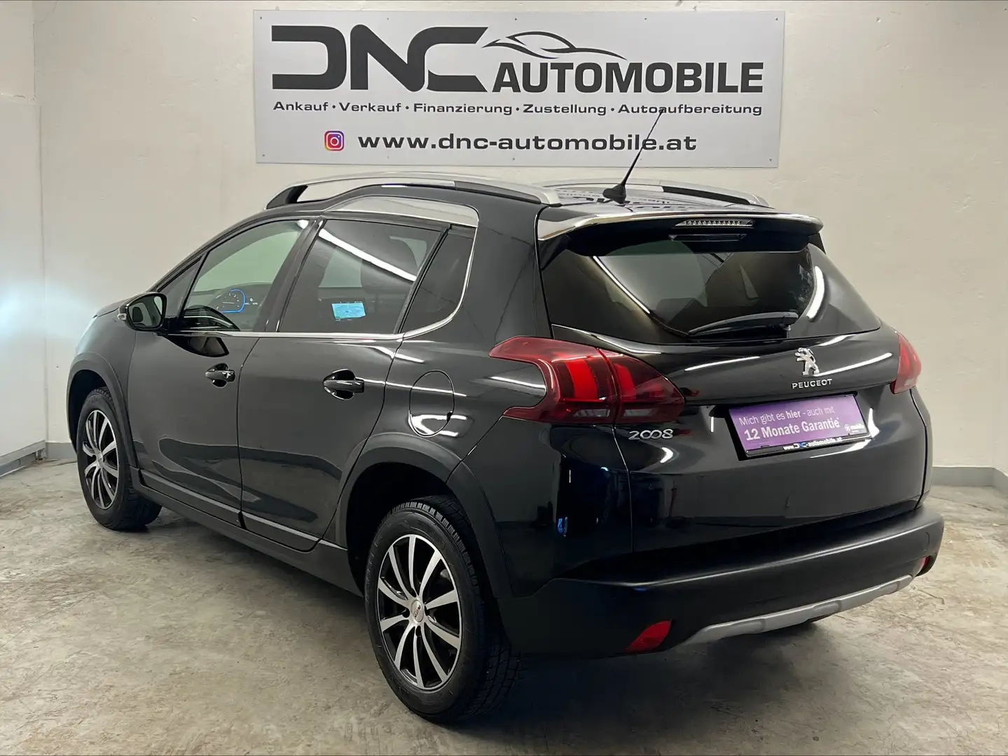Peugeot 2008 1,5 BlueHDi Allure S&S Schwarz - 2