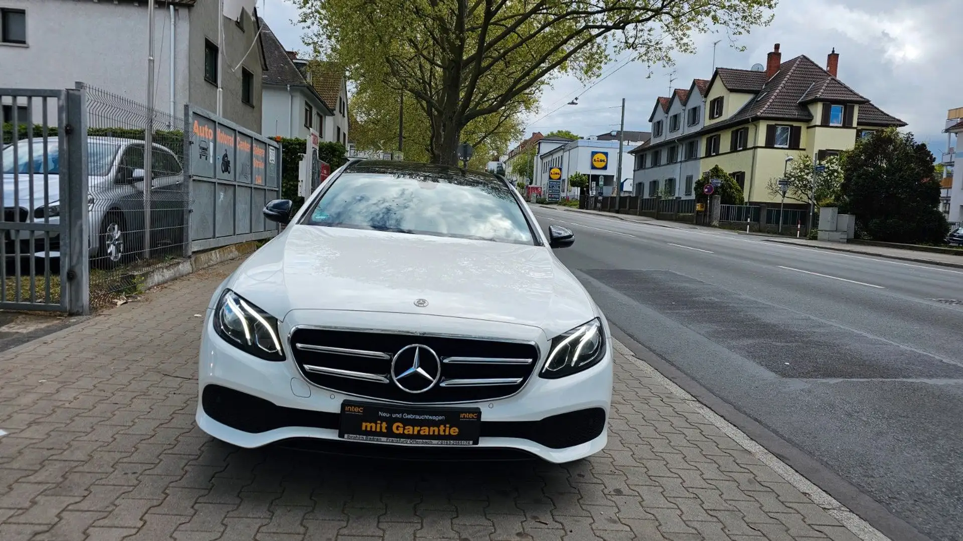 Mercedes-Benz E 220 E -Klasse T-Modell E 220 d ,Autom,PANORAMA Weiß - 2