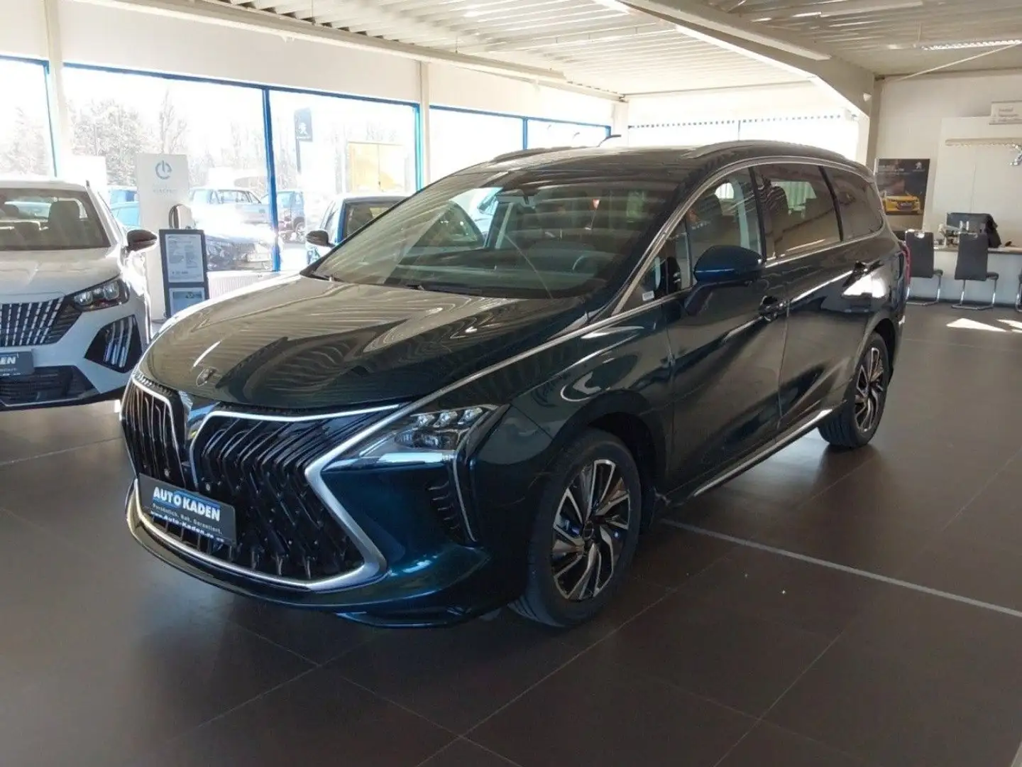 DFSK Forthing 4 7 Sitzer, Pano, SHZ Grün - 1