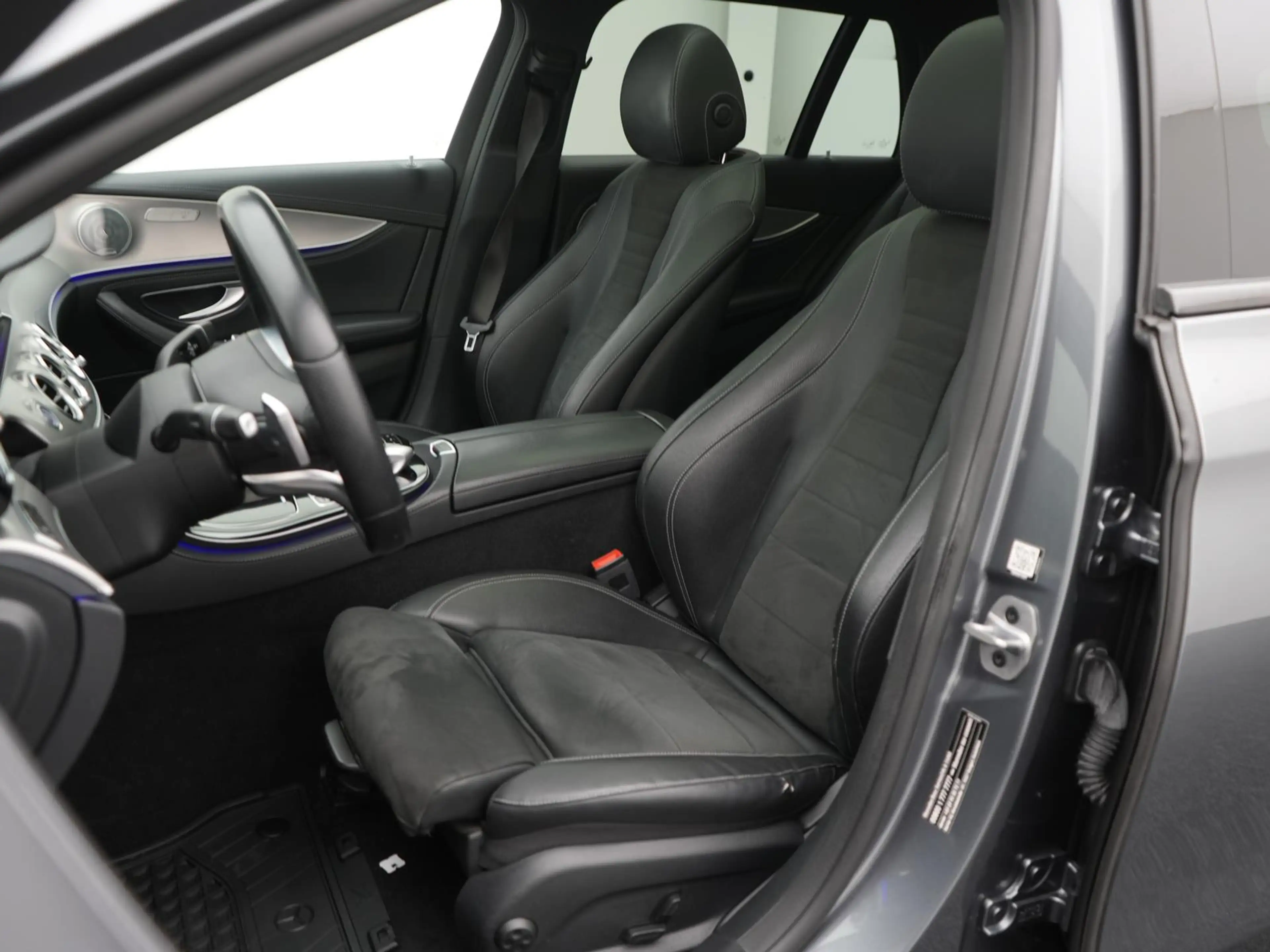 Mercedes-Benz E 400 AMG-Line,BURMESTER,PANO,LED,TEMPO,TOTW,AHK — photo 6