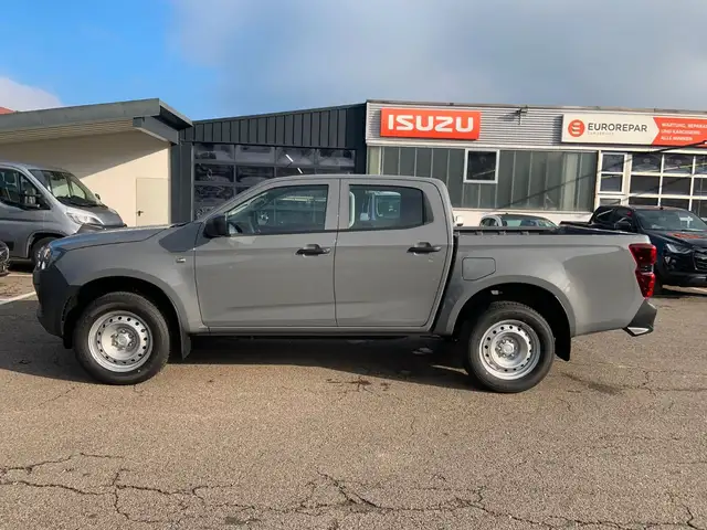 Isuzu D-Max Double Cab 4WD L + Beschichtung und AHK