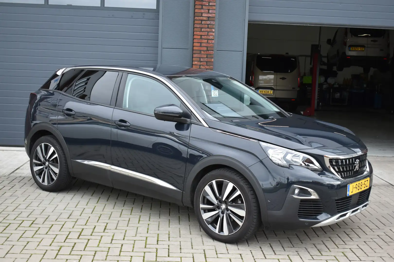 Peugeot 3008 1.5 BlueHDi Blue Lease Premium Gris - 1