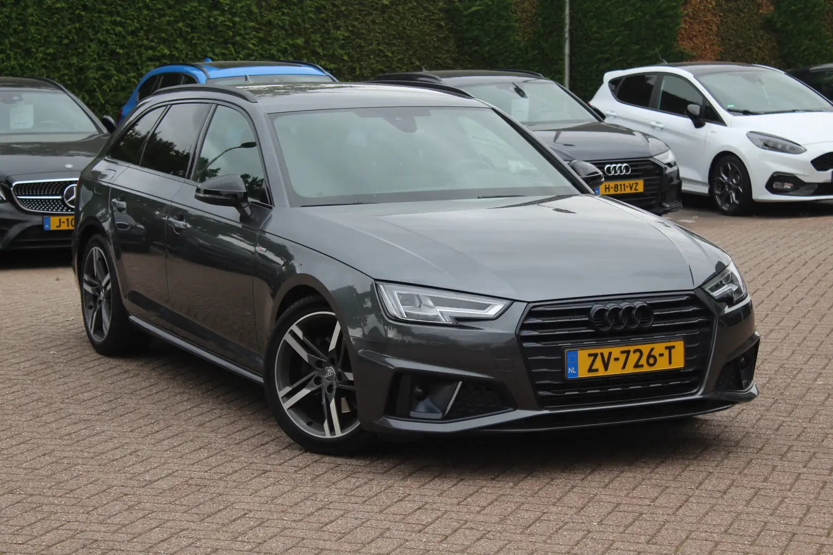 Audi A4 Avant 40 TFSI 191pk Sport S line black edition / L Gris - 1