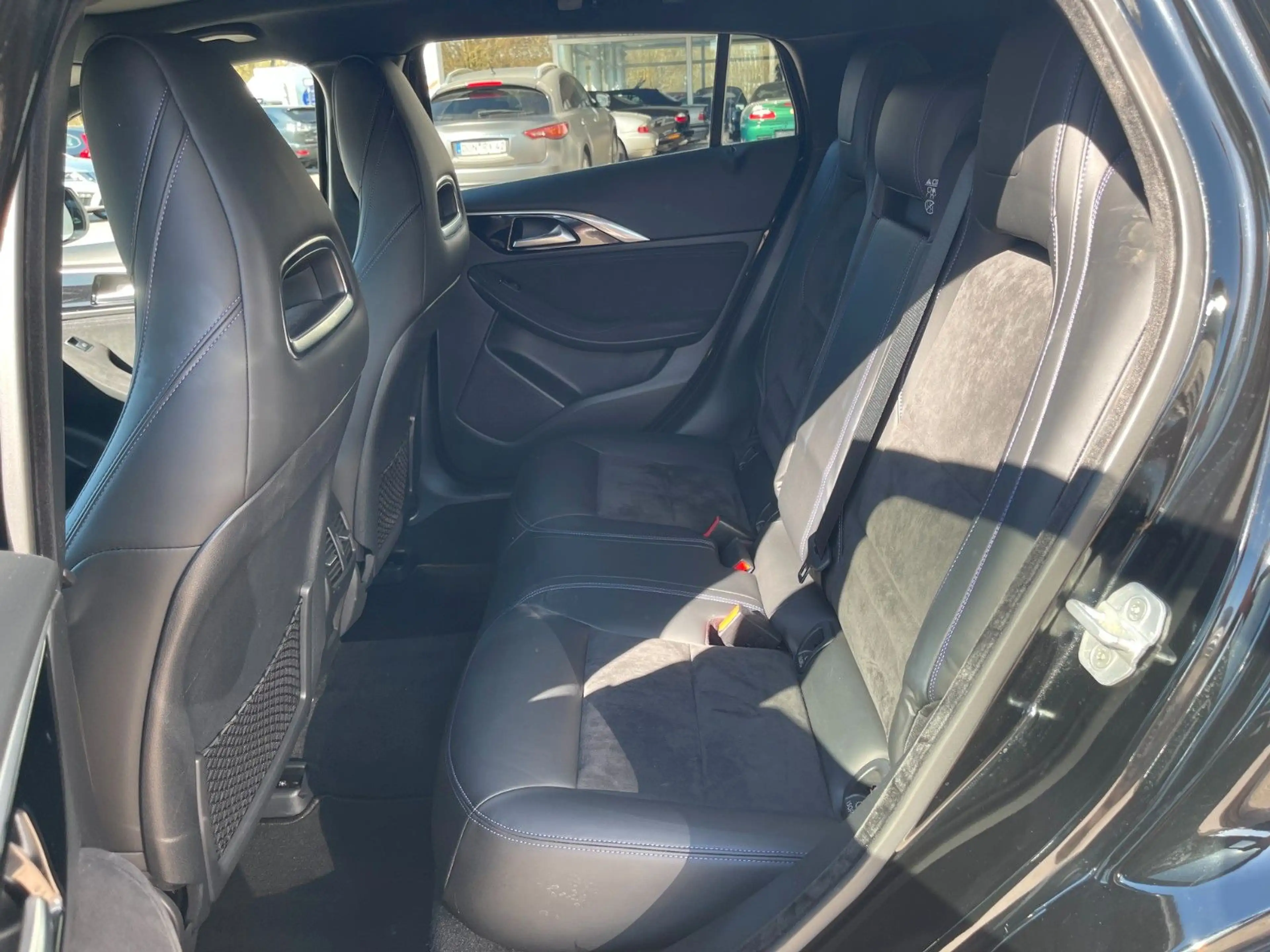 Infiniti Q30 2.0T AWD Sport/AHK/LED/360°/NAVI/SHZ/BOSE — photo 10