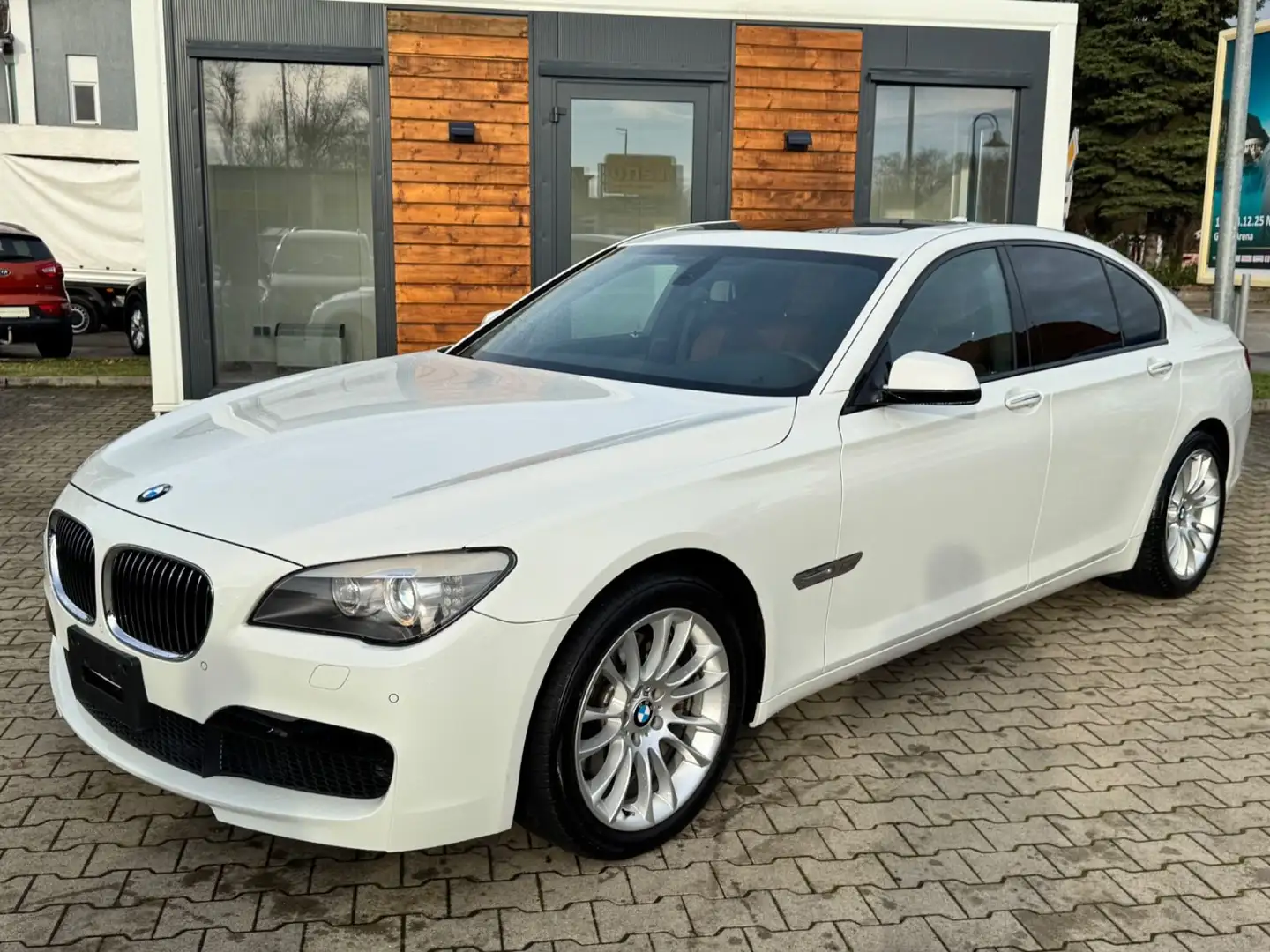 BMW 740 i M-Paket 326PS *NAVI*KAM*TV*BT*NEUWERTIG* Blanco - 2