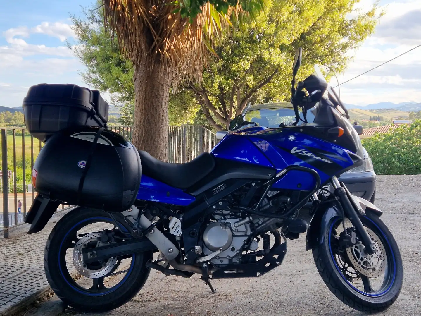 Suzuki V-Strom 650 con bauletto Albastru - 1