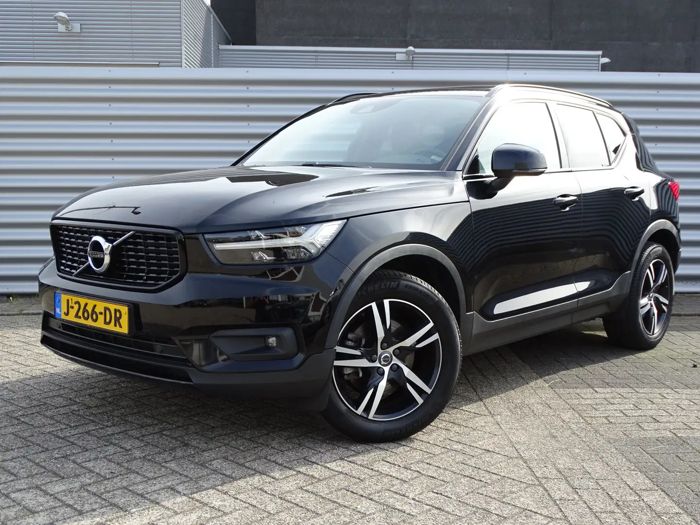 Volvo XC40 2.0 T4 Inscription | 190PK | ACC | Panoramadak | H Zwart - 1