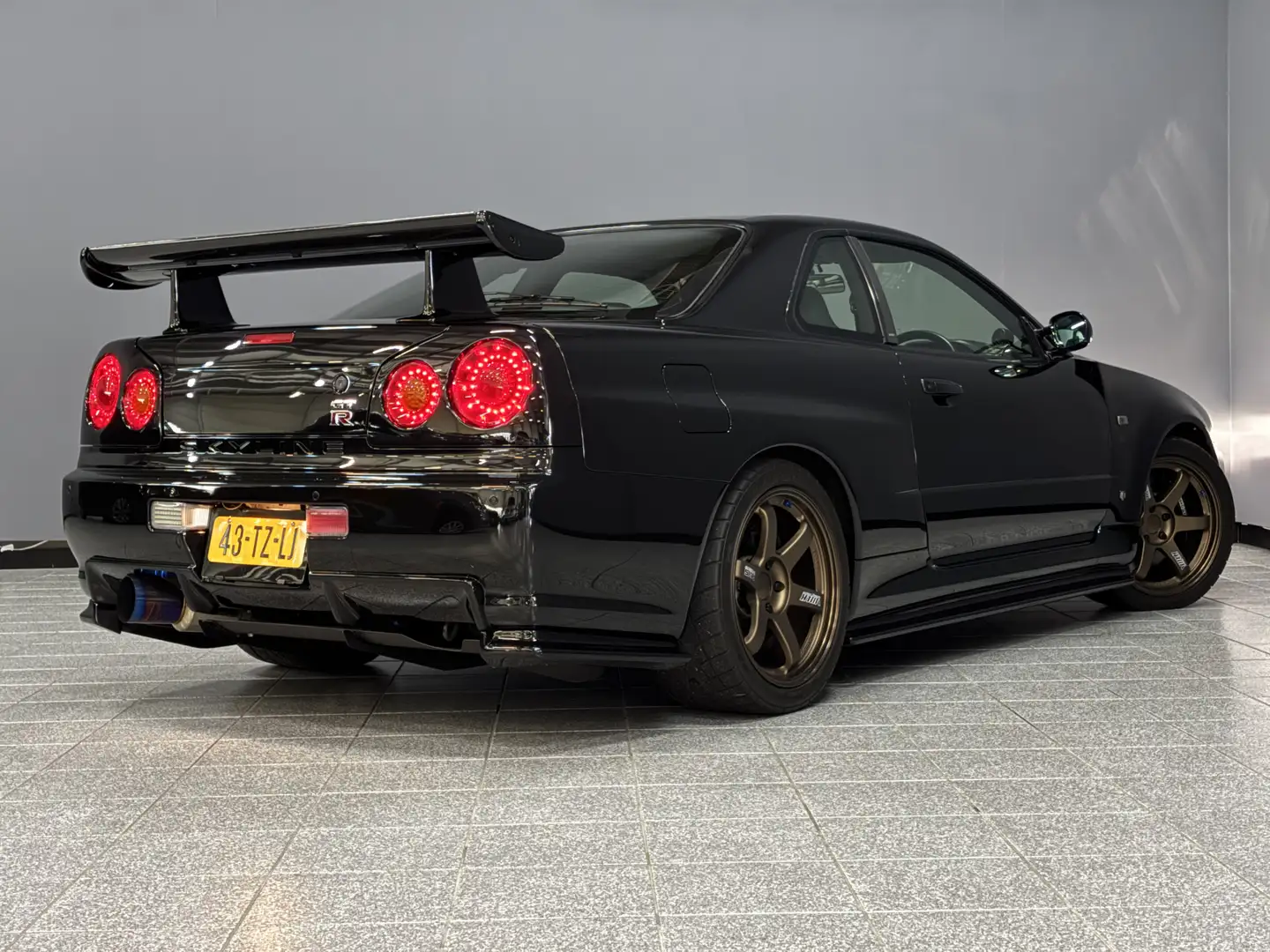 Nissan Skyline R34-GTR V-SPEC Zwart - 2