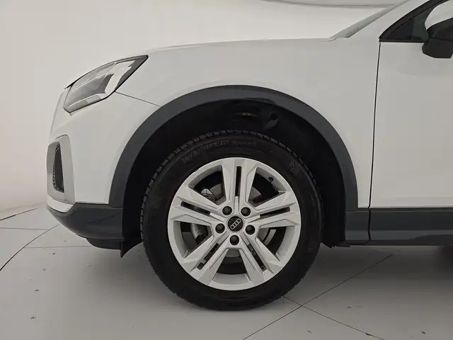 Audi Q2 view 8