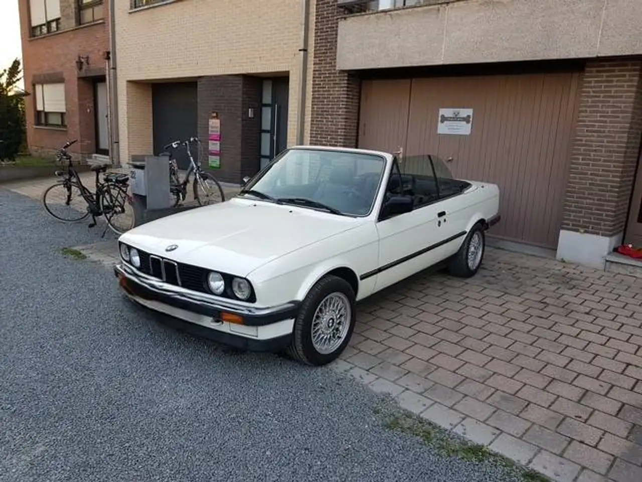 BMW 320i cabriolet, foto 2