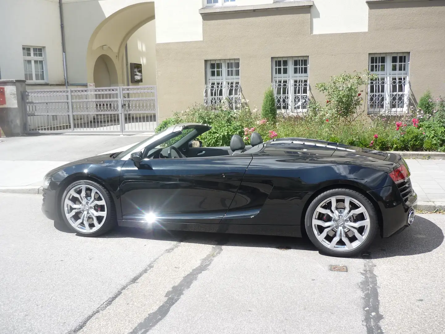 Audi R8 Spyder V8 4.2 FSI quattro S tronic Schwarz - 1