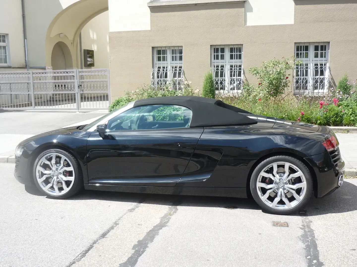 Audi R8 Spyder V8 4.2 FSI quattro S tronic Schwarz - 2