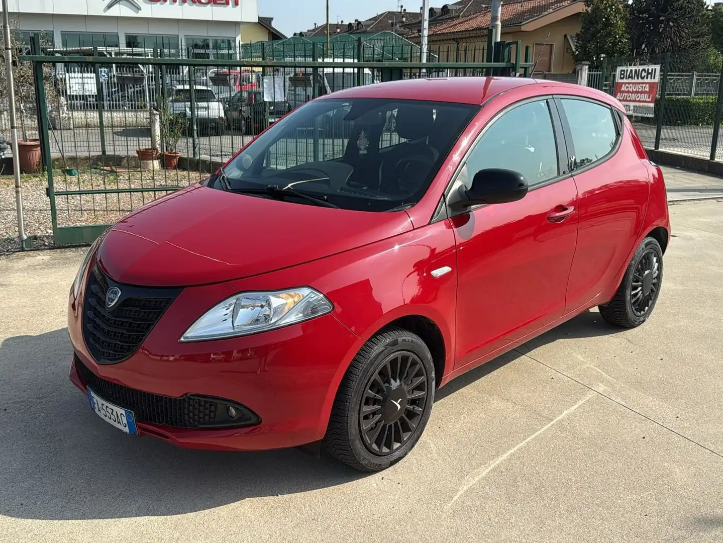 Lancia Ypsilon Ypsilon 1.2 8v Elefantino 69cv my14 Rosso - 1