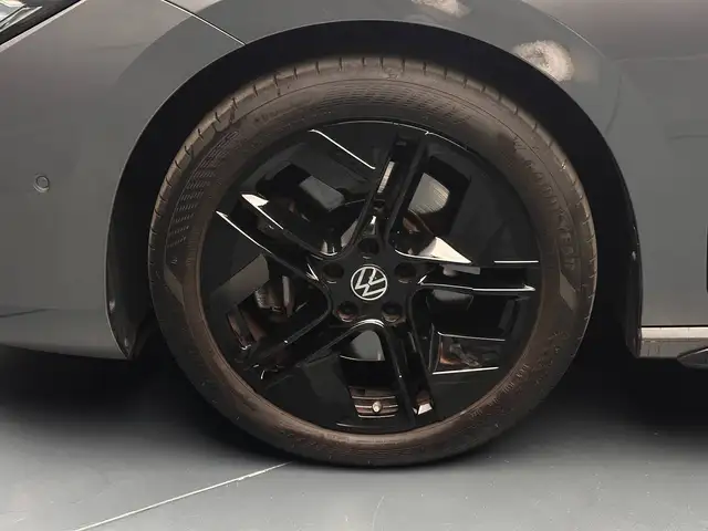 Volkswagen Passat view 9