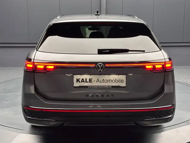 Volkswagen Passat view 4